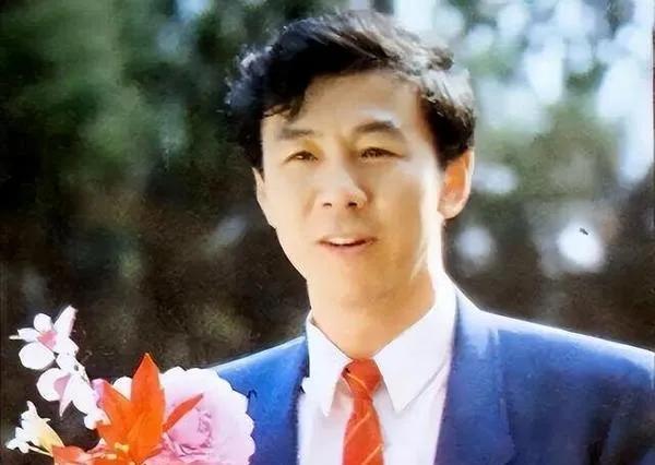 中国体坛十大功勋教练看看都有谁？
第一位 ，袁伟民一排球教父
第二位，陈忠和一-