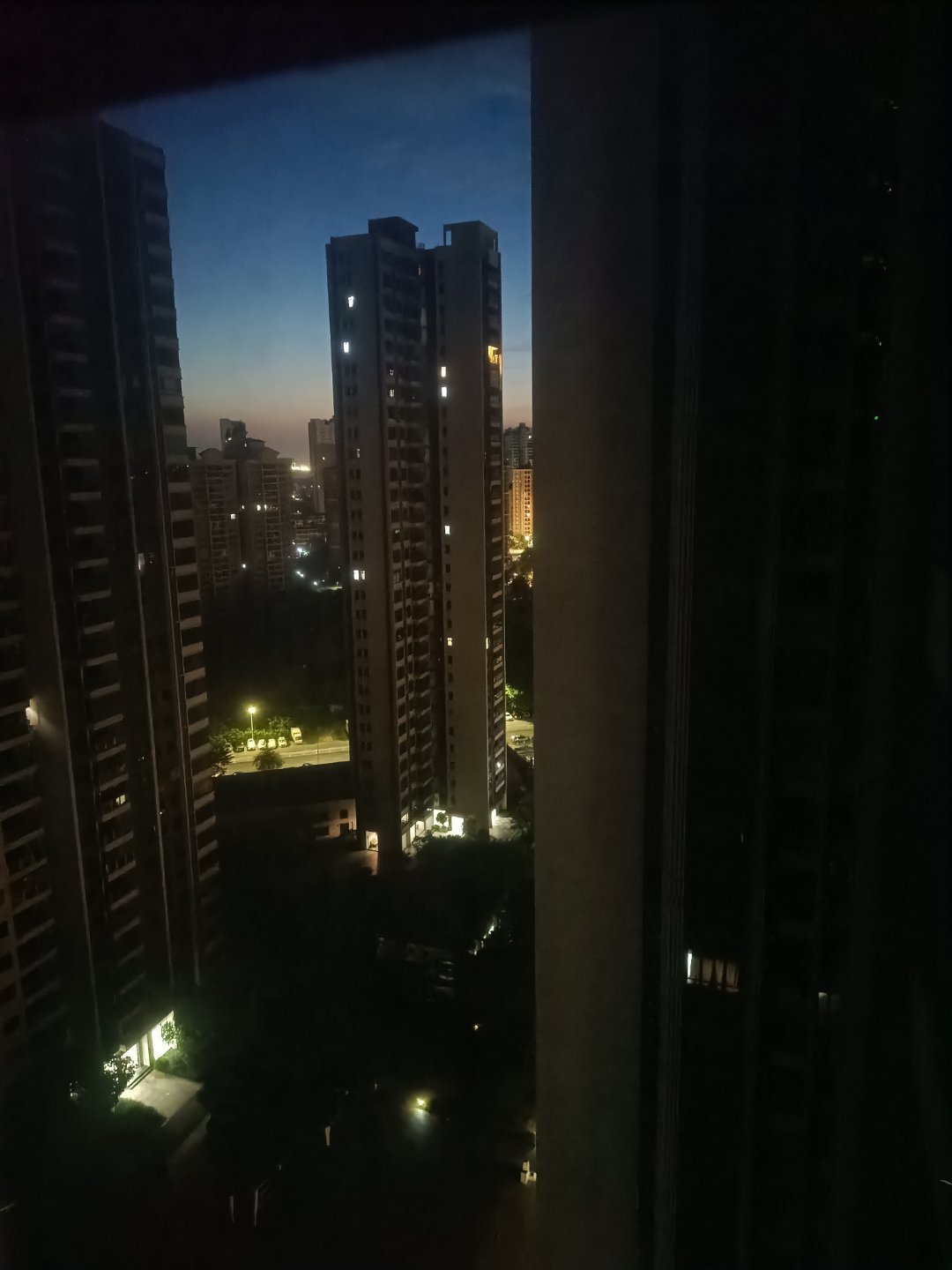 是谁还没睡。 