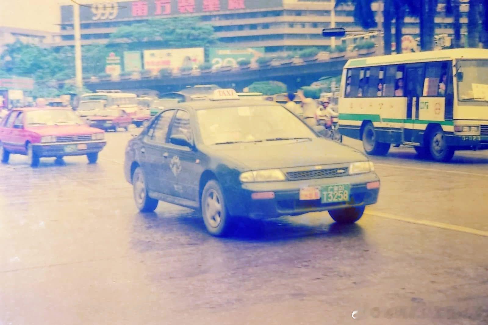 这应该是90年代广州出租车的“天花版”了，日产蓝鸟U13（1992-1997年）