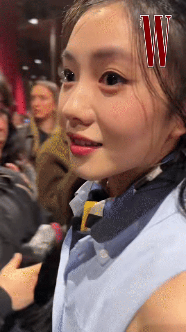 刘浩存怼脸拍的含金量 怼脸拍检验颜值诚不欺我！刘浩存直面镜头毫无压力，眉眼灵动有