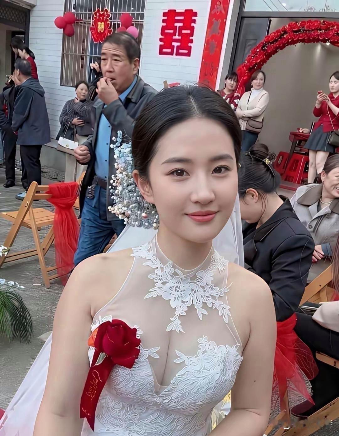 这颜‎﻿﻿值，⁠确定‏不是刘‏亦菲回﻿村结婚‎⁠﻿？ 