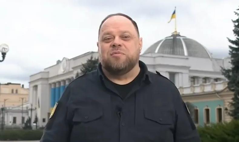 【美好的心愿】
乌克兰最高拉达主席斯特凡丘克的圣诞新年贺词:“这是乌克兰人民在为