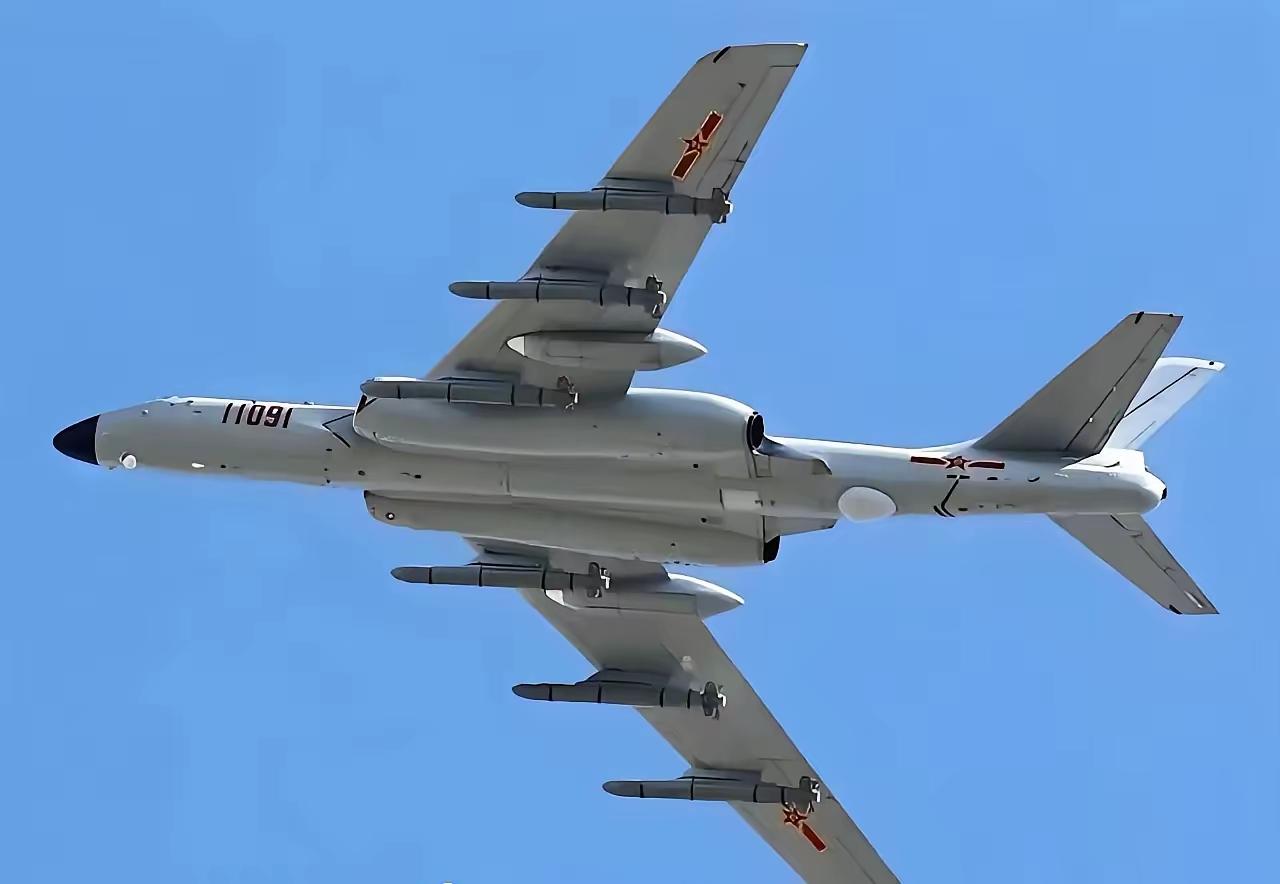 轰-6K挂载6枚长剑-20巡航导弹，能拒敌几里之外？轰‑6k 轰20测试 
轰-