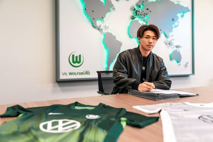 沃尔夫斯堡即将签下日本球员盐贝健人，不得不说五大联赛中，德甲球队还是比较青睐日本