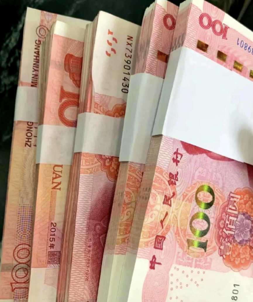 个人存取款超5万元不再登记  本来这事情就很扯淡，银行就是个储户存钱的地方，现在