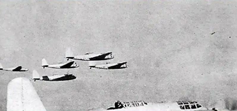 1938到1941年，日军对延安实施3年轰炸，累计17次空袭投弹1690枚，造成