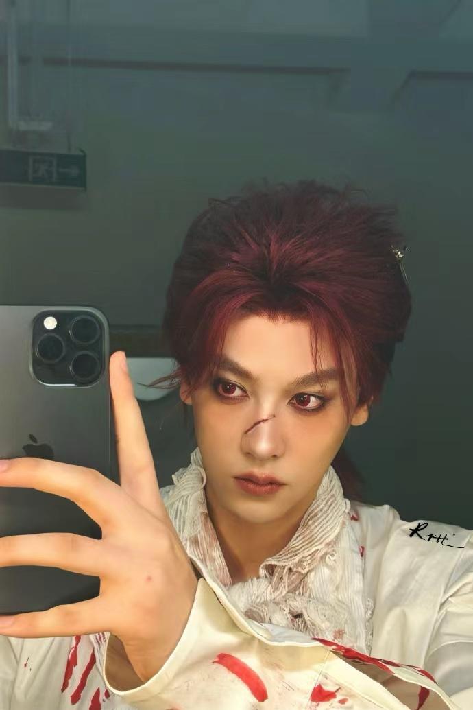 田栩宁无死角，田栩宁这张脸怎么拍都很帅，谁懂单手对镜自拍这一块的田栩宁的权威性啊