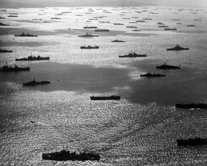 二战期间美国海军有多庞大?到1945年1月，美国海军拥有61,045艘舰艇，包括