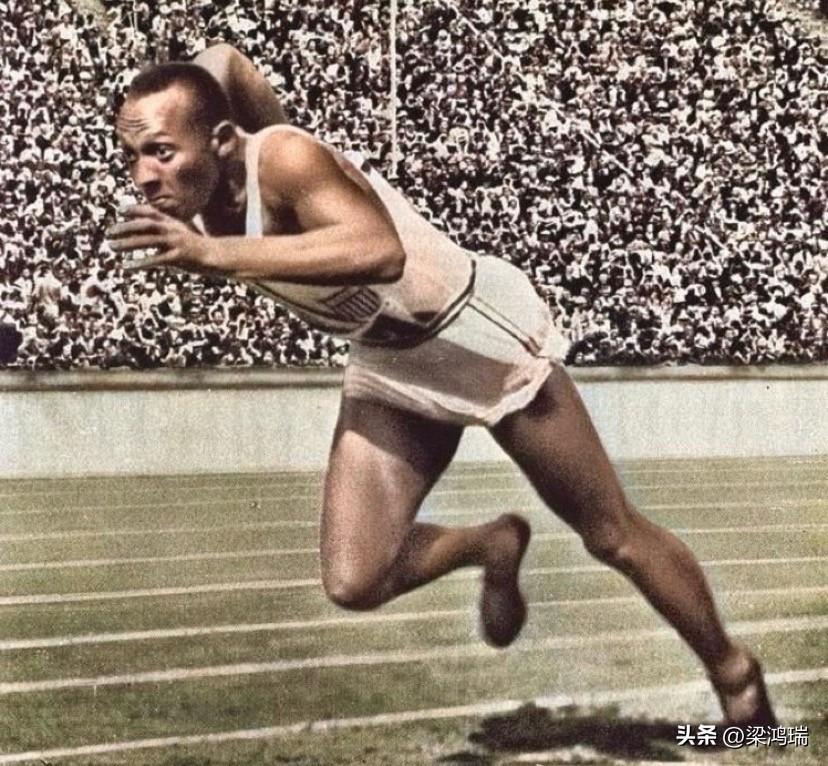 1990年3月28日，乔治·H·W·布什总统追授1936年柏林奥运会英雄杰西·欧