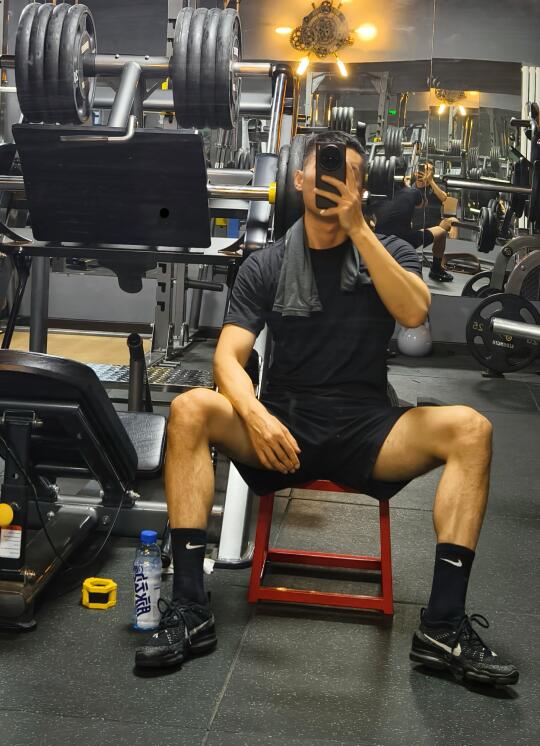 最近喜欢很晚健身