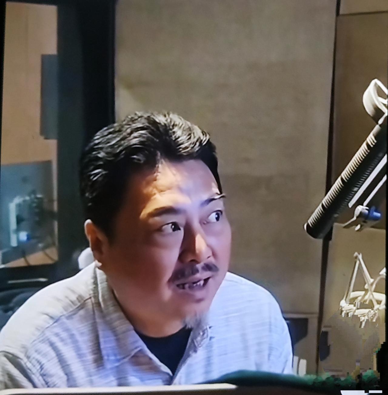 原以为电视剧《主角》里面那低沉、沧桑有故事感、稍带陕西味儿特色地道的旁白是孙浩解