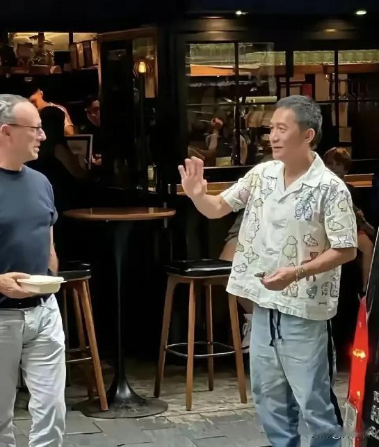 重新定义社恐！跟外国人侃侃而谈，在国内就是社恐。
 
想不通社恐这个词怎么会出现