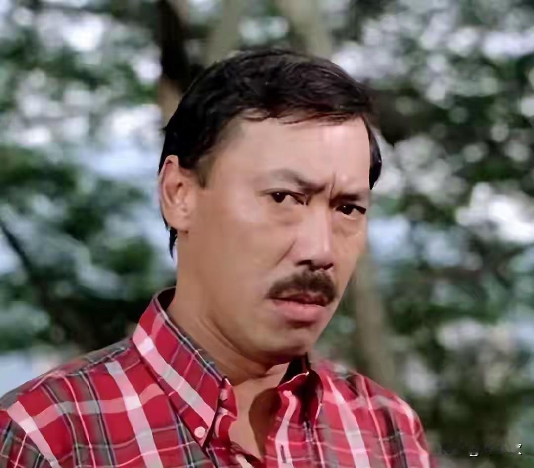 冯淬帆走了，
他最遗憾不是和汪明荃的恋情没有走到最后，
也不是一生无儿无女，而是