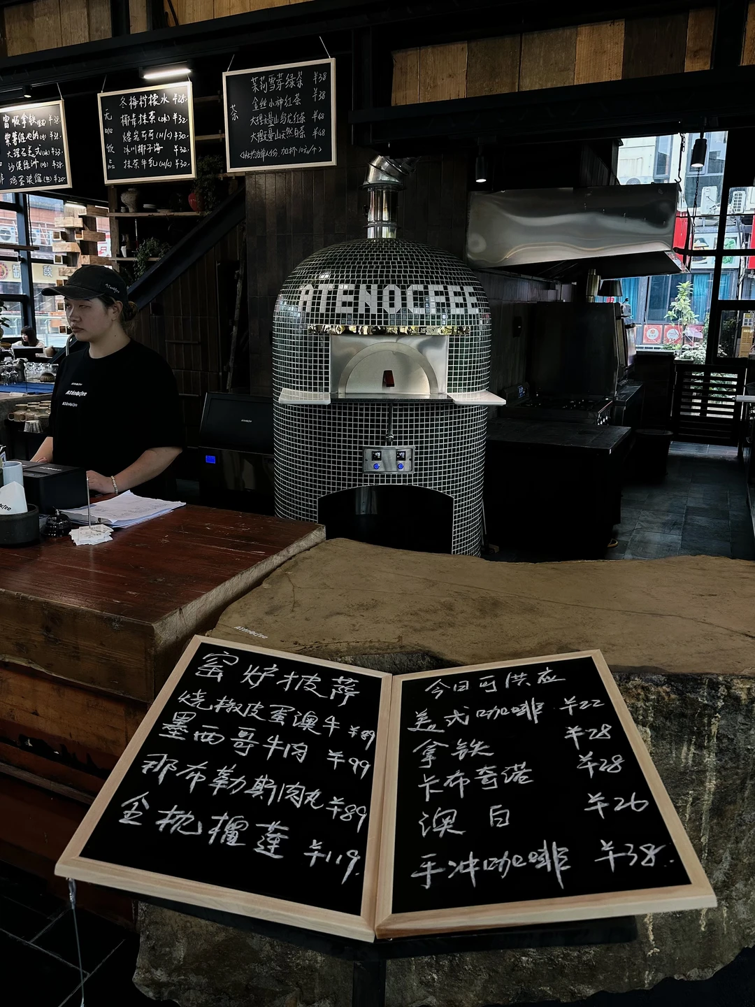 自贡新店！在华商的独栋咖啡！！太chill了。。。。