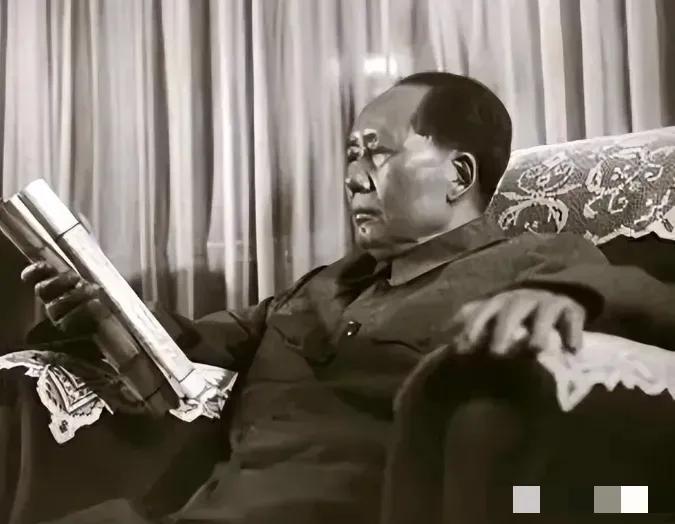 1949 年，新中国刚刚成立，百废待兴。这个欢庆的时候，却有一群外国人不识趣儿，