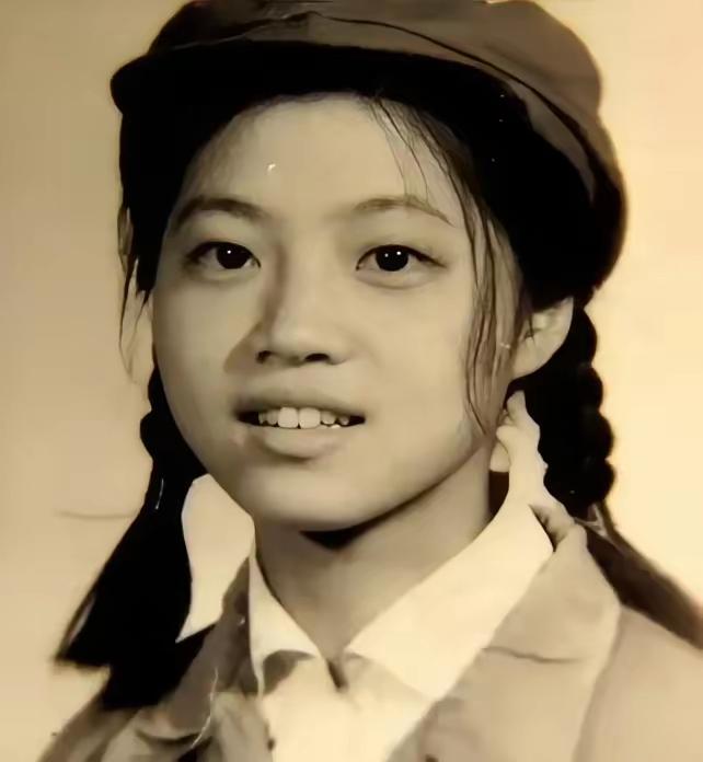 [月亮]1968年，21岁青岛女知青不顾众人反对，嫁给40多岁农民，洞房之夜，新