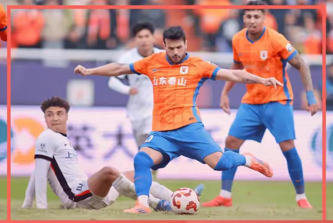 没出息！昨晚中超第28轮最后四场比赛，领头羊上海海港客场1：3倒在山东泰山脚下，