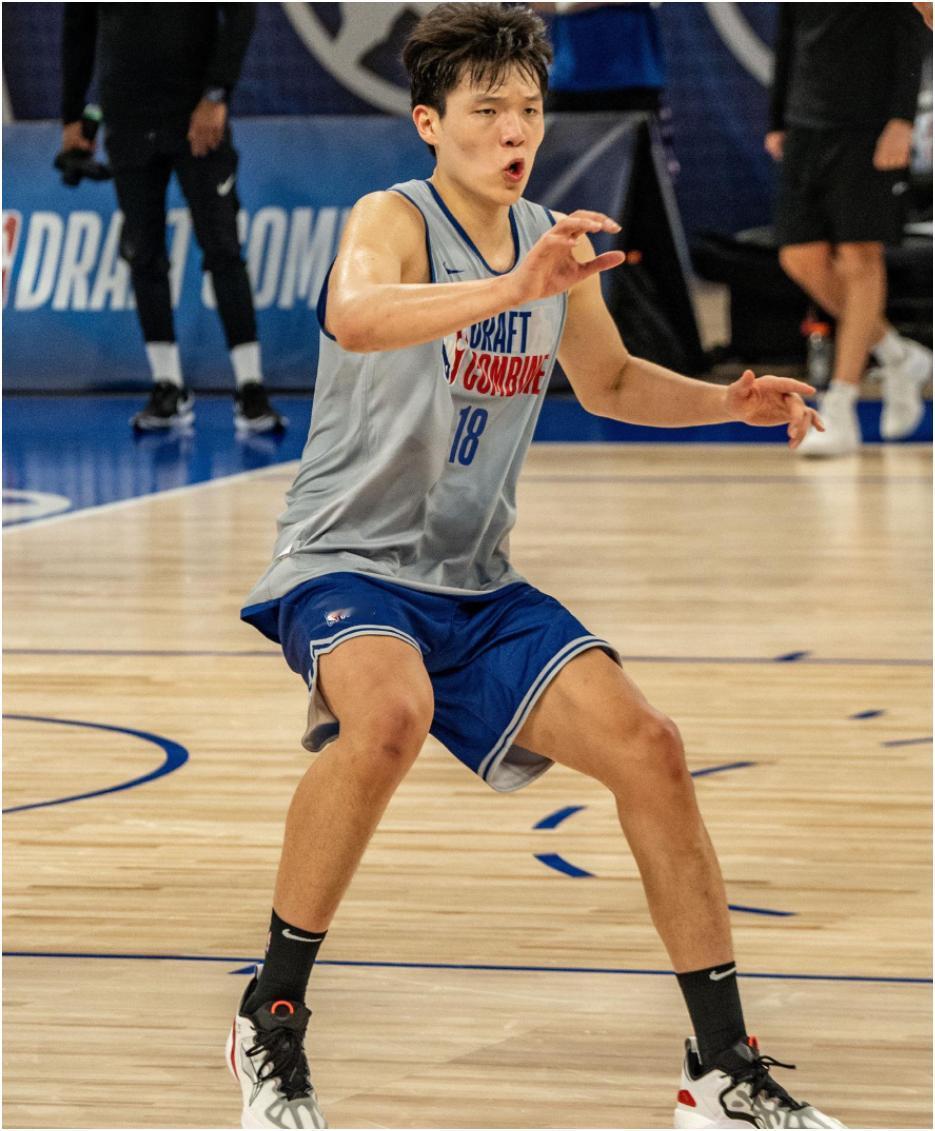 杨瀚森今天真是可以啊，首发出场第一节就10分3板2助，三项数据都是首发五人最高。