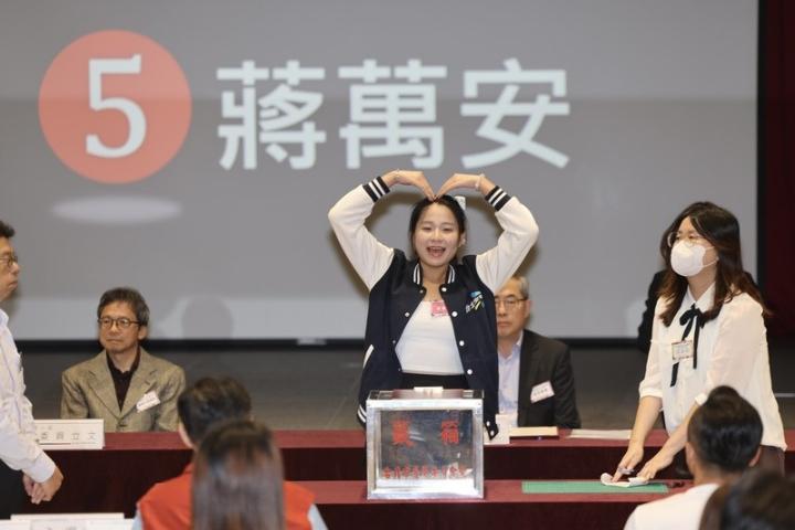 女大生帮抽签惨遭出征　蒋万安急致电：妳没做错

梅花新闻网 黄楚甯/综合报导
九