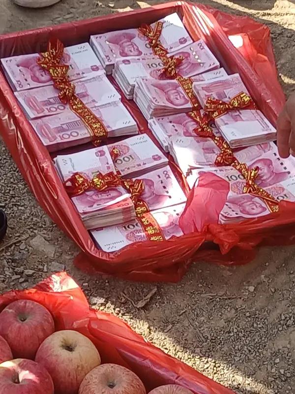 全网点赞！委员建议：农村彩礼不超2万元，彻底刹住天价歪风！
 
所有农村小伙、父