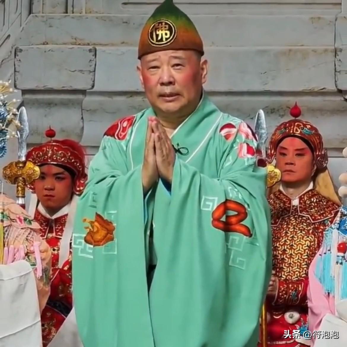 郭德纲改编红歌被立案调查这件事，
给整个演出行业狠狠地上了一课。

说到底，这次