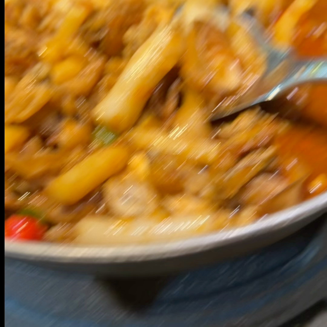 不会给你吃饭的时候，正好在放angel的那个盗版中文版我俩突然爆笑出声 