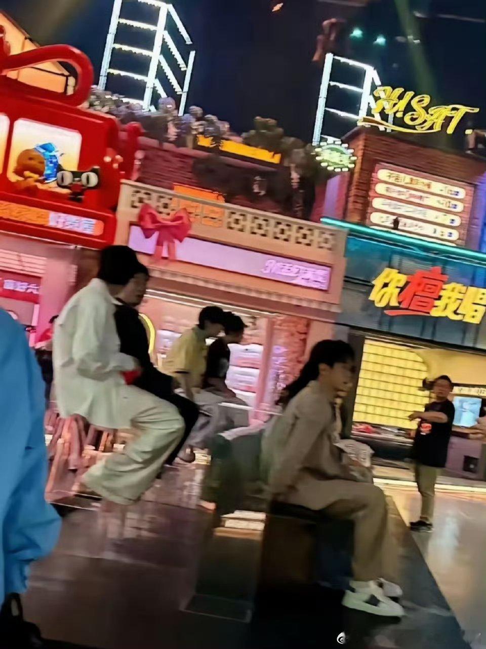 现在小田的粉丝有种反正你也不给播了，那就全放出来的感觉[允悲]田栩宁hi6泼水路