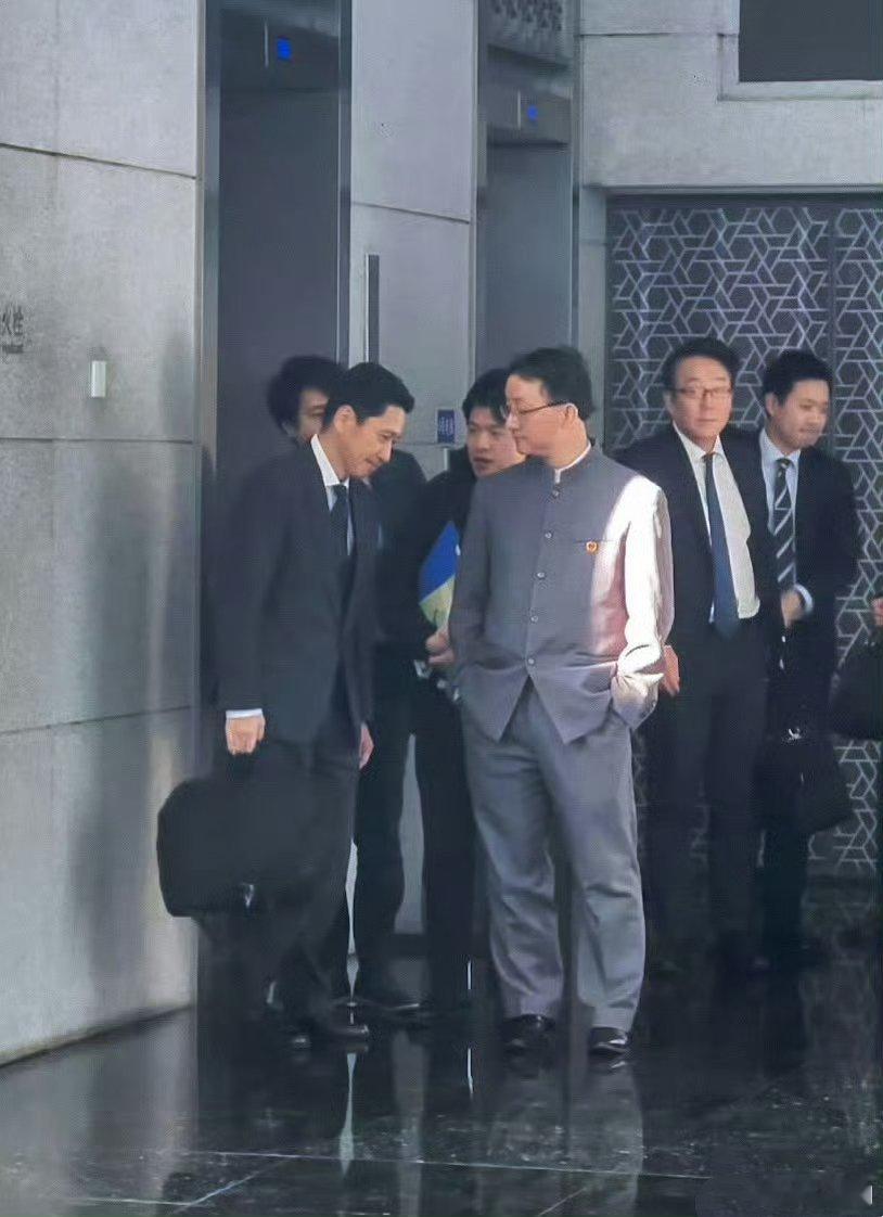 霸气！也想拥有一件这样的衣服。 