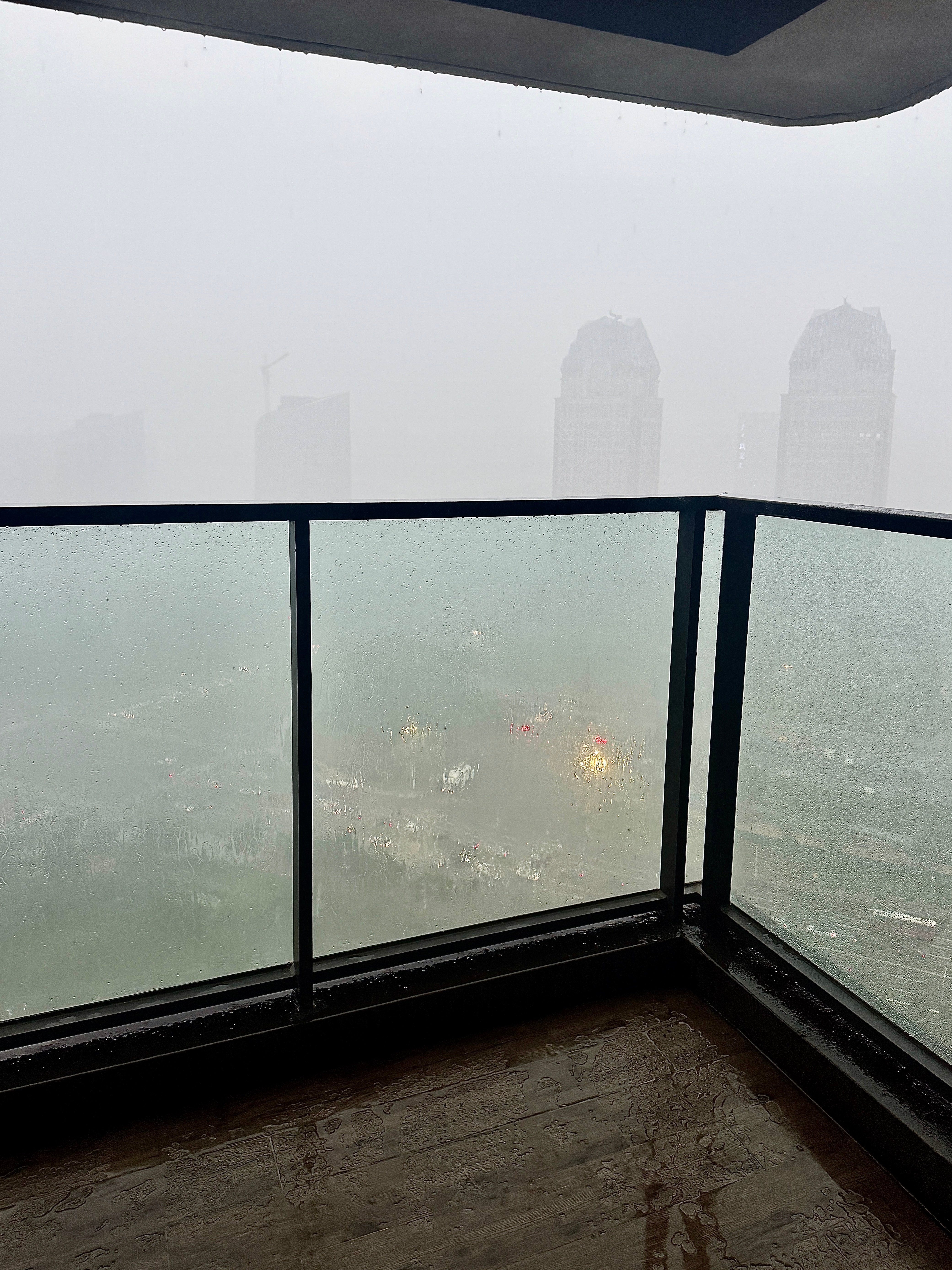 下雨下成啥了？？？ 