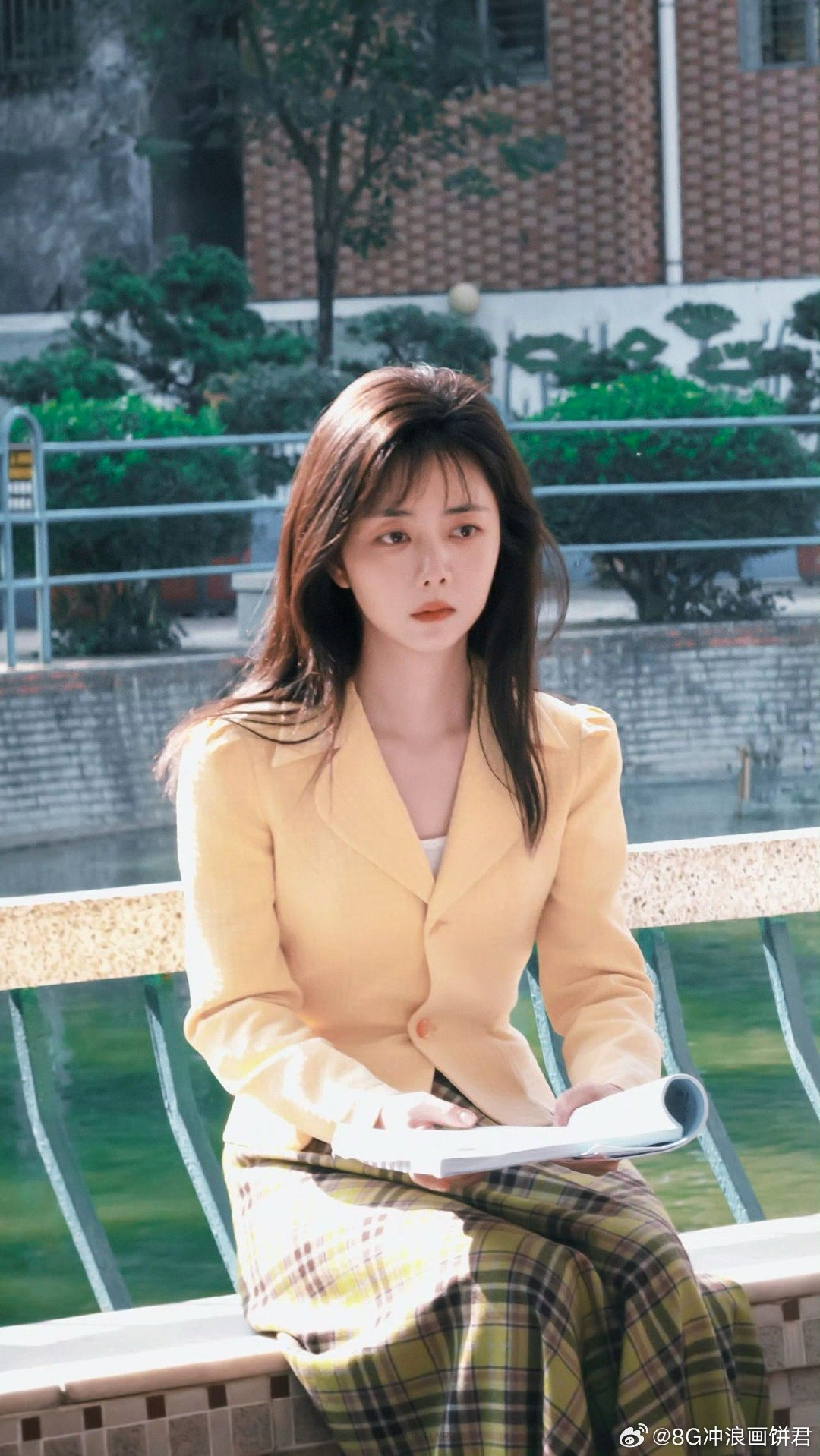 谭松韵说方婉之代表了很多普通人 方婉之校园时期的造型也太绝了吧！白衬衫、扎发、披