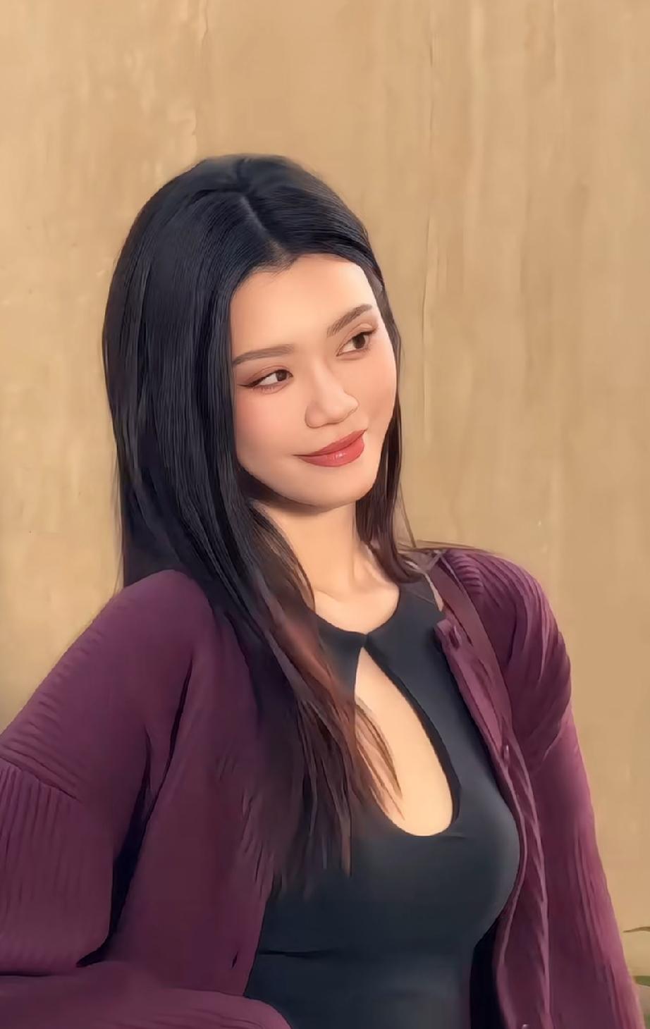 奚梦瑶嫁人后越来越好看，这身真性感

气色好得不得了，可见嫁对人了，幸福是不需要