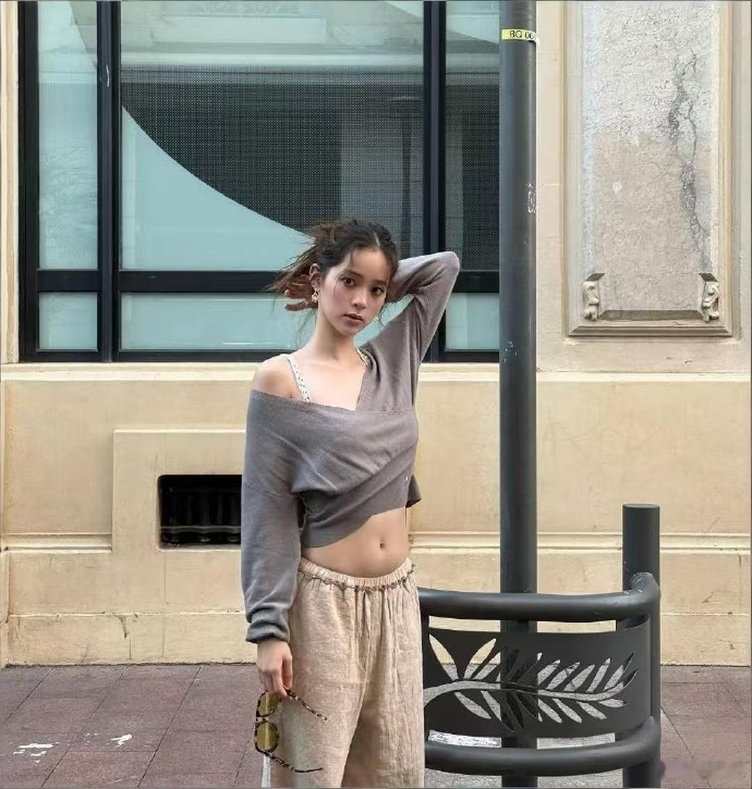 欧阳娜娜的小肚子太真实，没有一点点锻炼痕迹 