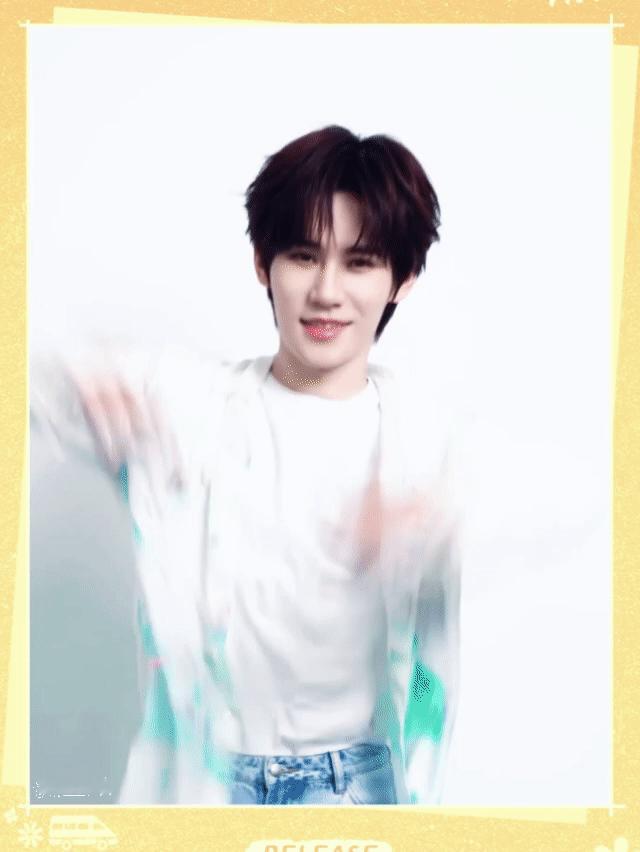  谁来懂一下张真源撒花~难道这是我们的婚礼现场吗