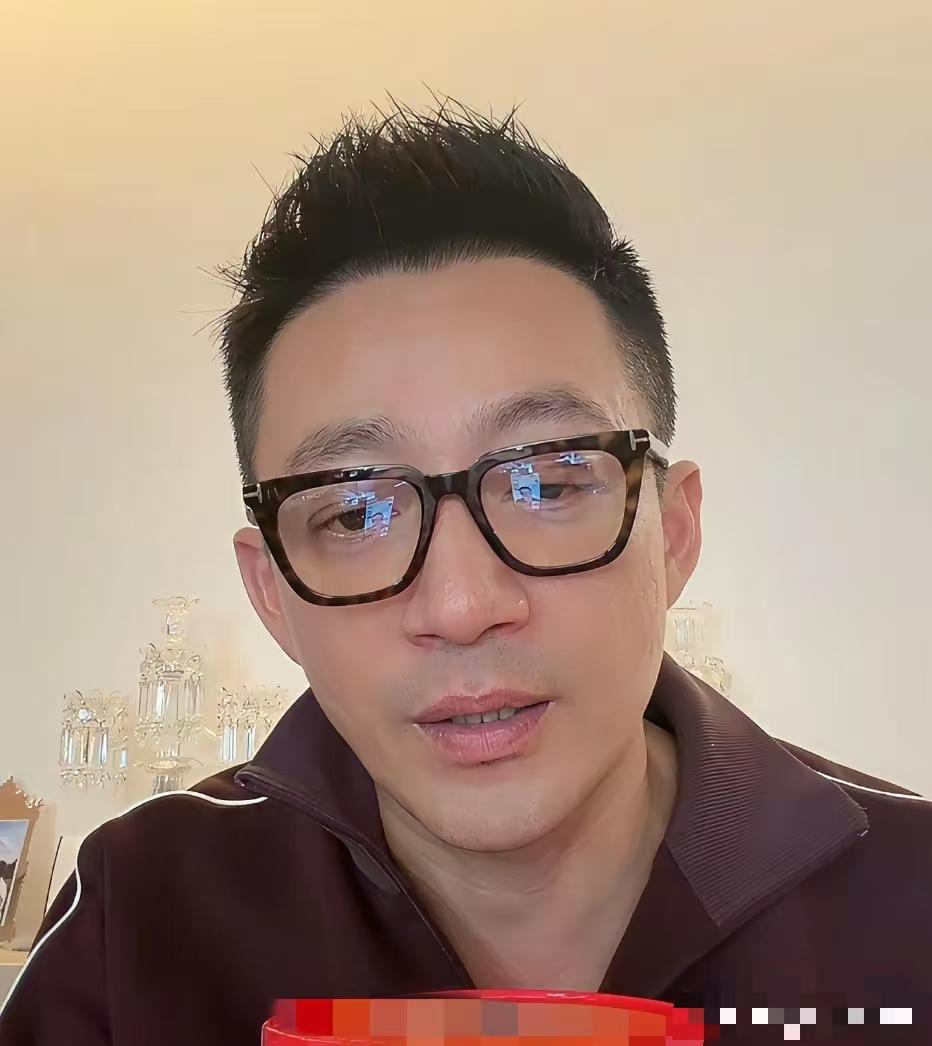 马不是吹满月酒她们娘家办吗，操办得这么敷衍吗？又不是家里没人了。满月酒外婆家主导