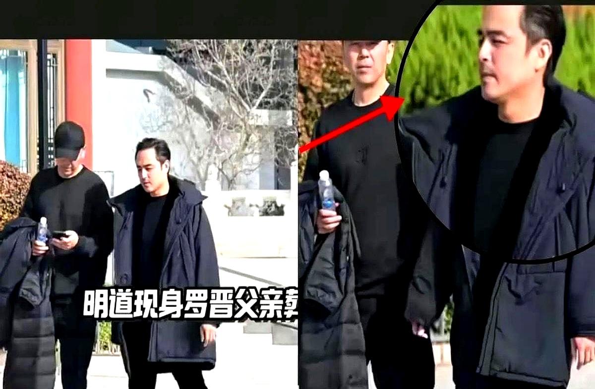 我天，看到明道出现在罗晋爸爸的葬礼上，一瞬间有点恍惚。
 

明道穿着素服低调地