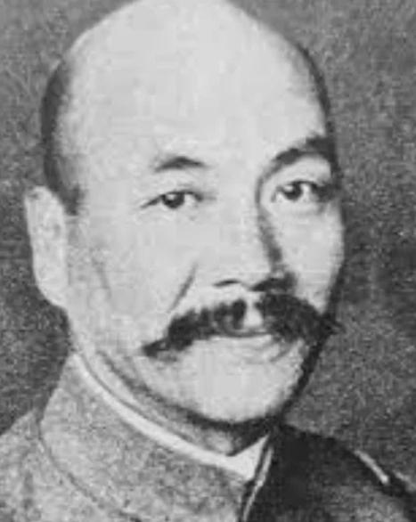 1942年12月18日，中国炮兵正在擦拭大炮，一个战士心痒难耐，就对连长说：“连