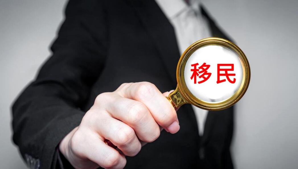 为啥美国有钱人不来中国，而中国有钱人却移民美国？因为说白了，在美国只要你有钱，还