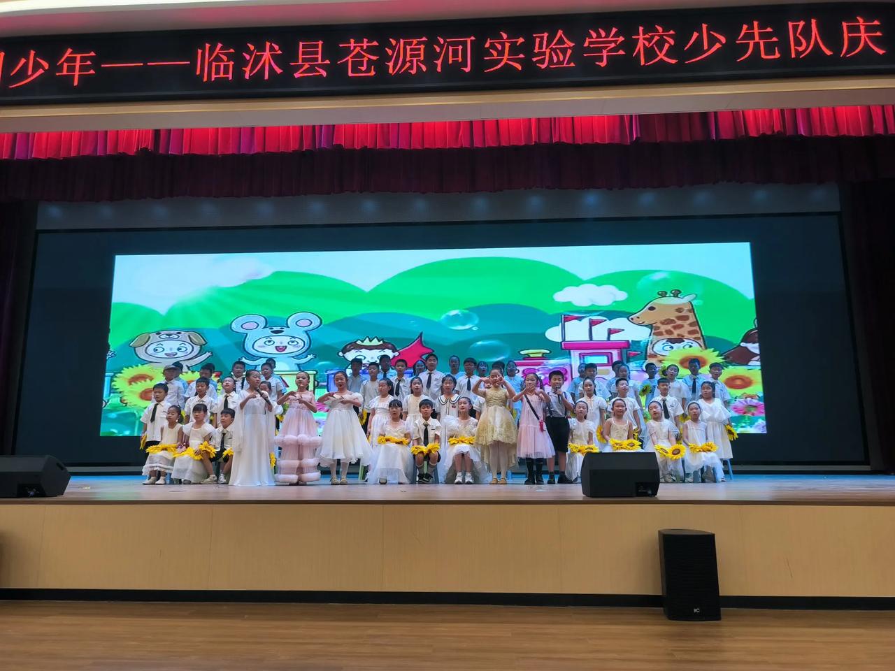 这几天，年级迎六一文艺汇演陆续开展，以年级为单位的文艺汇演的好处是每个班级都有参