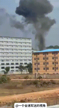 泰国军队炮击了位于边境地区的柬埔寨奥斯玛电炸园区。当地民众表示尽管园区不让人出去