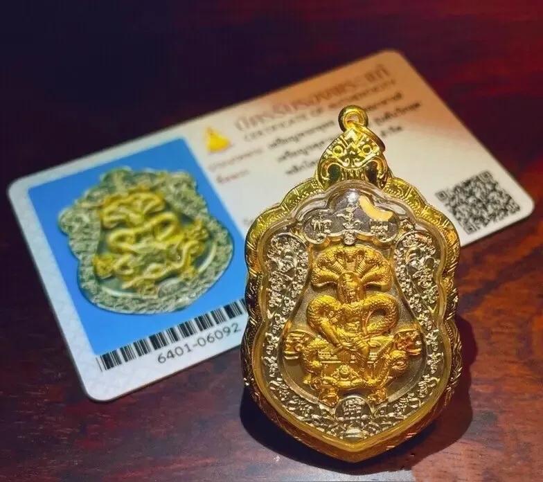 泰国“大师”这一倒，

有些人要急眼了，

他们的“宝贝”不值钱了，

阿赞初的