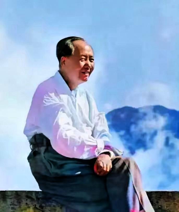 毛爷爷慈祥的笑容，越看越让人心里暖。这不是简单的表情，是把人民装在心里的温柔，是