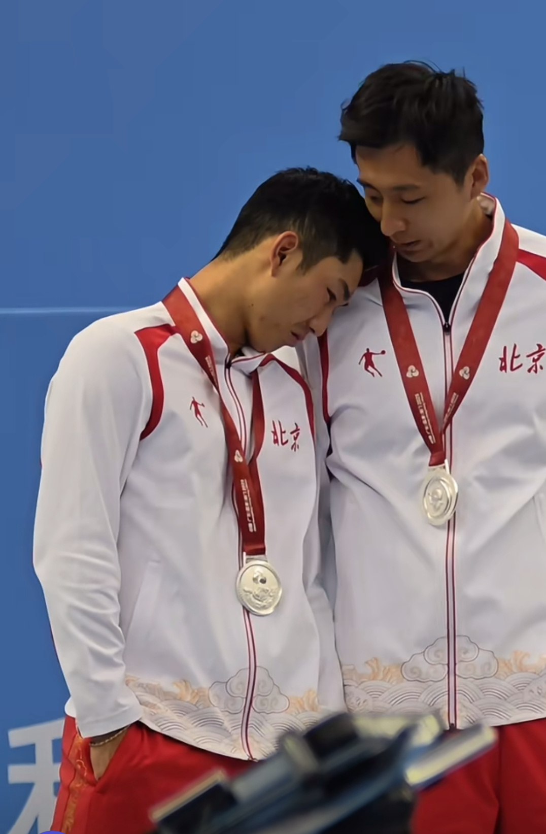 【破碎小商】哭倒在帅哥教练怀里破碎小商也太娇了吧！王楚涵巴黎应该很多可以婆可以！