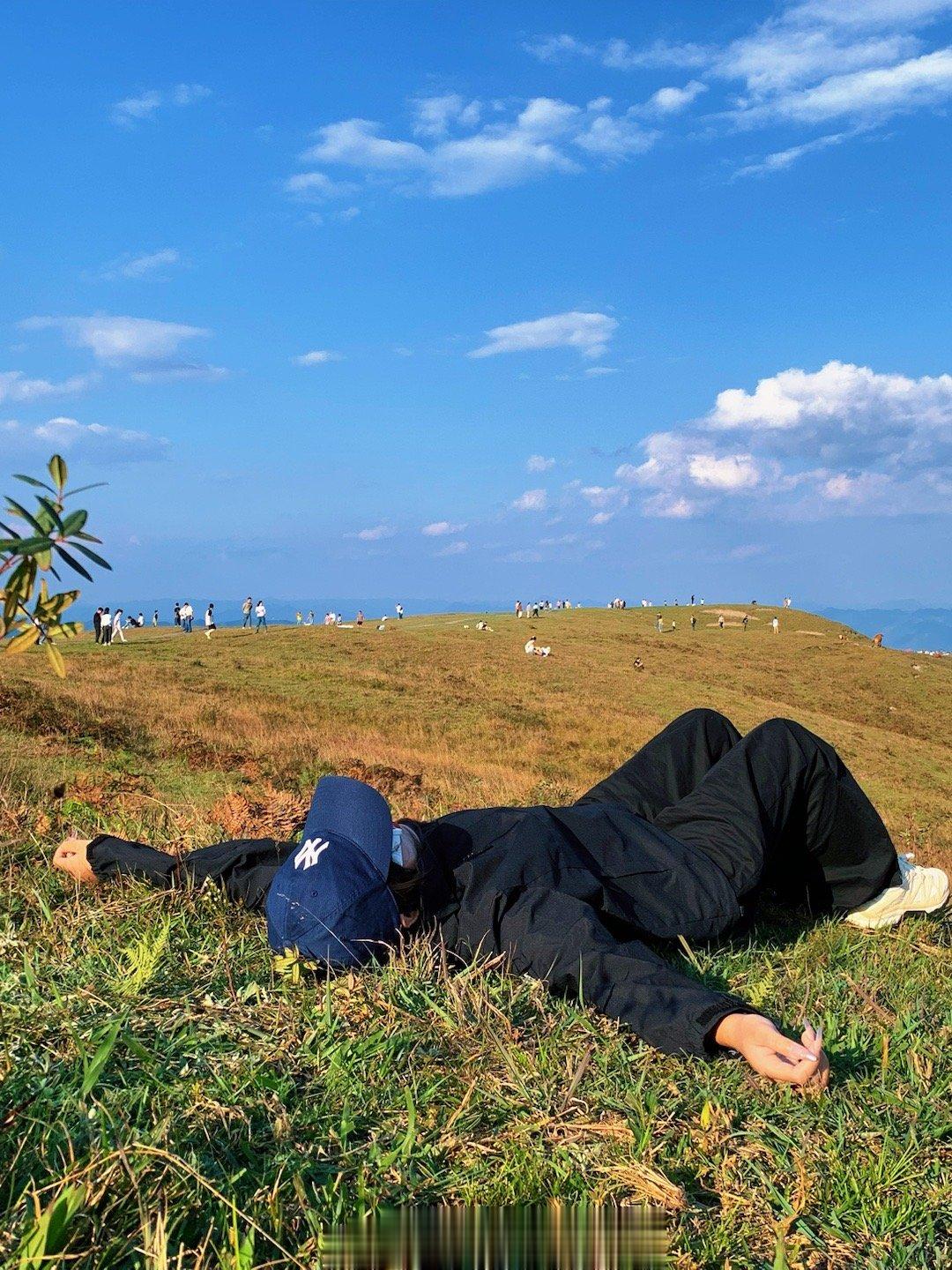 在这个长假我踏上了阿西里西这片草原，在这可以放松身心，享受大自然的美妙。这片广袤