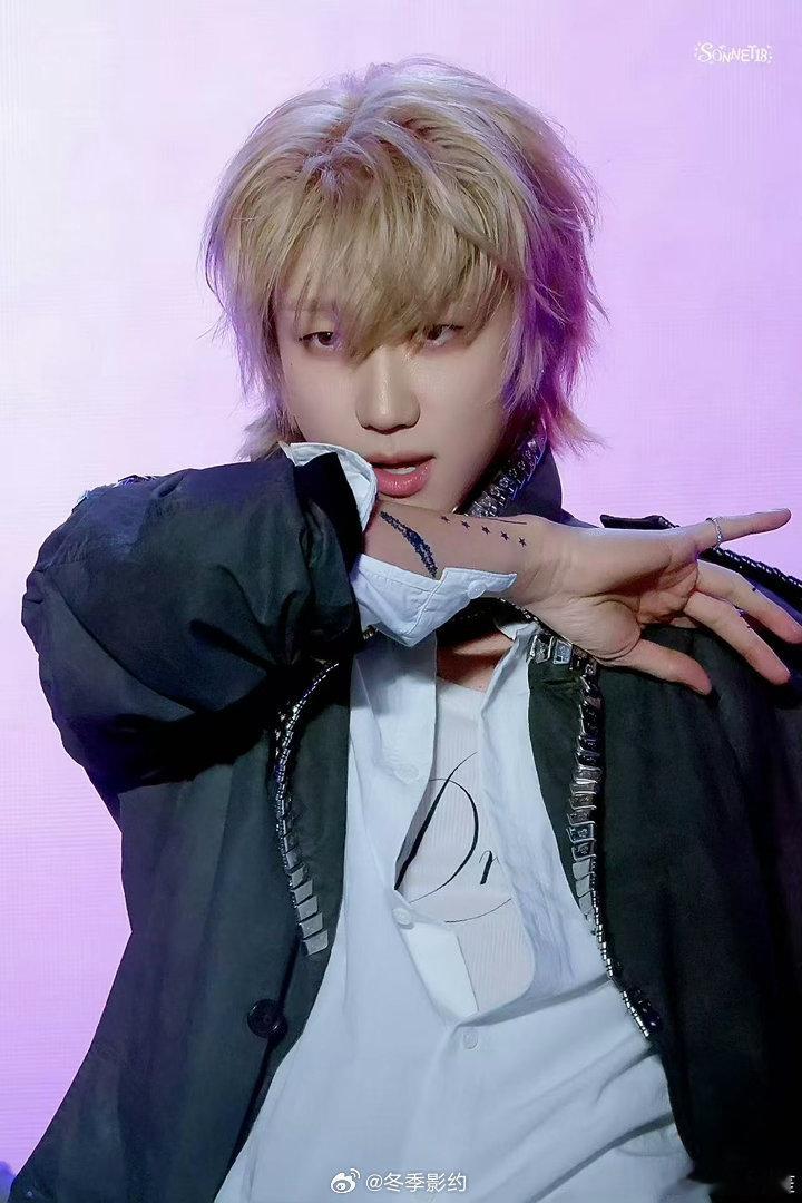 徐明浩音乐节DJ打碟 之前只知道徐明浩跳舞厉害，没想到打碟也这么绝！音乐节那段表