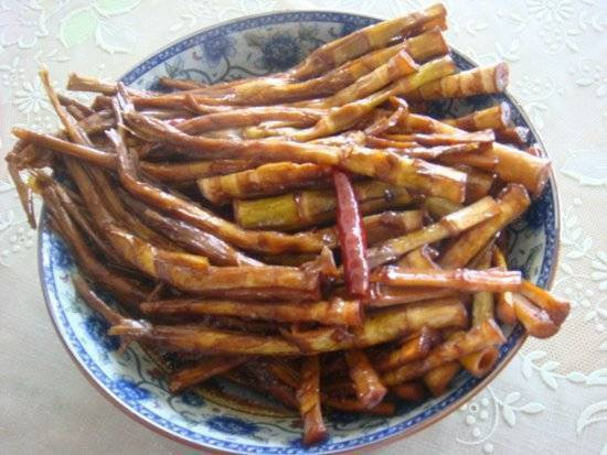 宁波立夏必吃的老三样倭豆饭、脚骨笋、立夏蛋，你都知道吗？据说，立夏吃个蛋，石板可