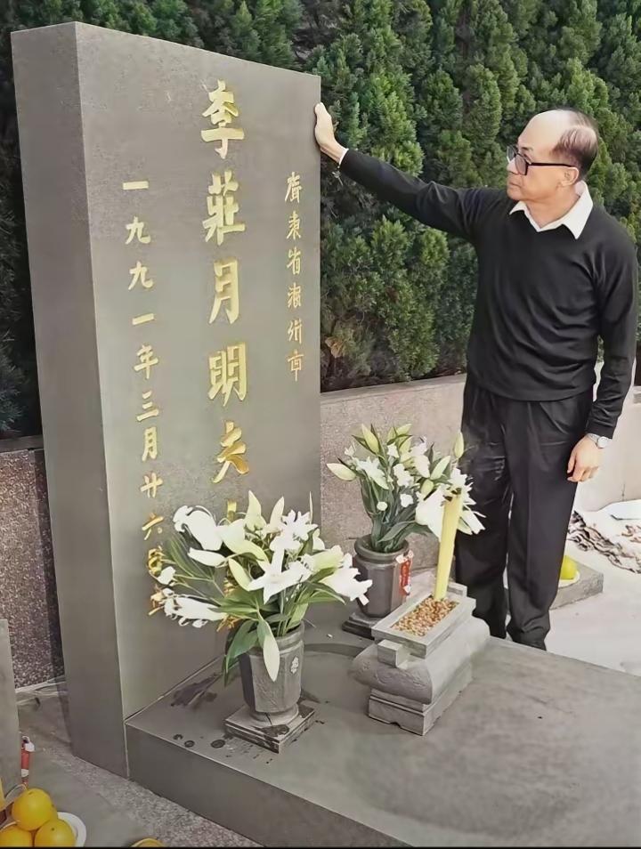 李嘉诚的结发妻子庄月明已经去世很多年了，让人难以置信的是，李嘉诚一直没有再娶老婆