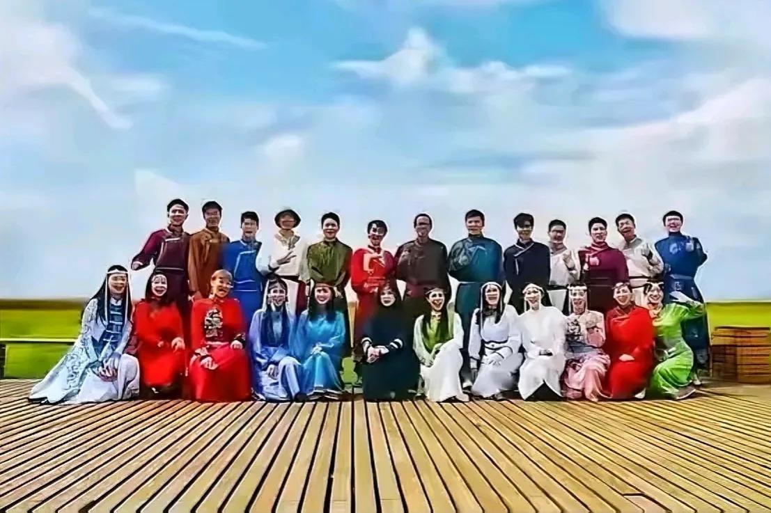 这就对了。老鱼现在是选选唯一大iP，拍照是中心，团健是中心，外场活动是中心，接待