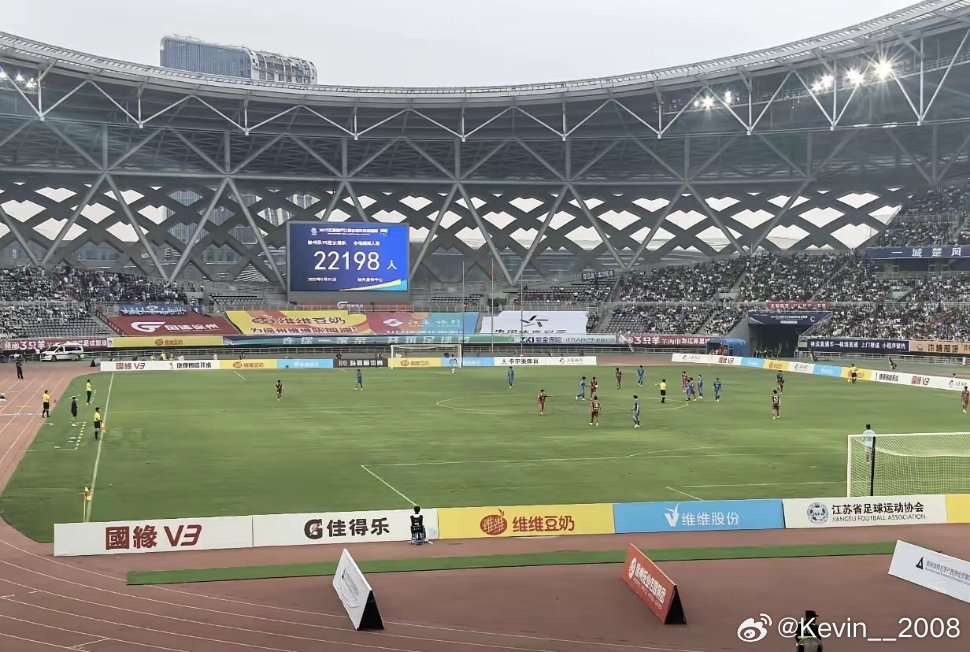 其实苏超更接近足球的本质。欧洲那些国家，很多大小也就和江苏差不多，他们的足球联赛