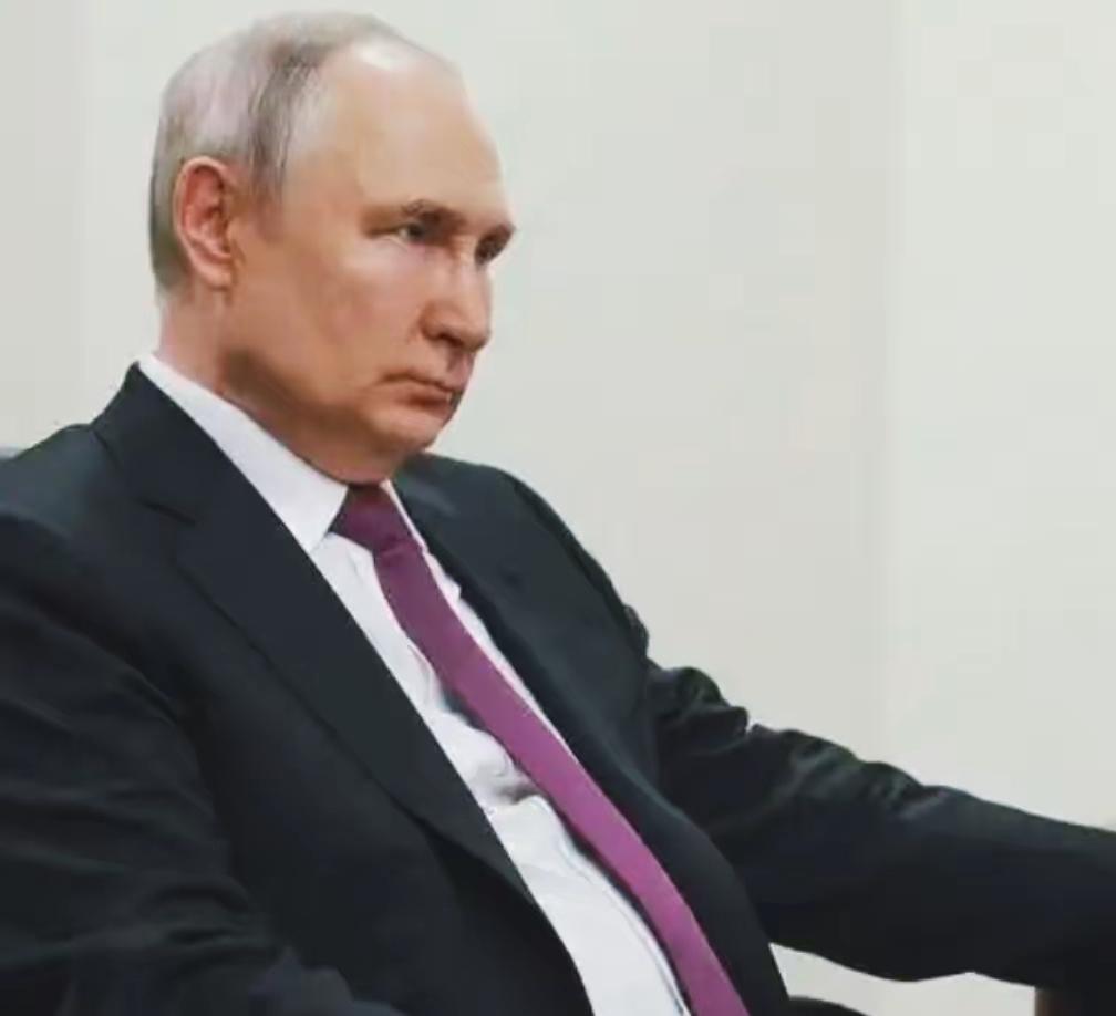 70岁的普京，孤独又执着，就像风暴里的灯塔，他的光究竟怎么照亮俄罗斯的？

这老