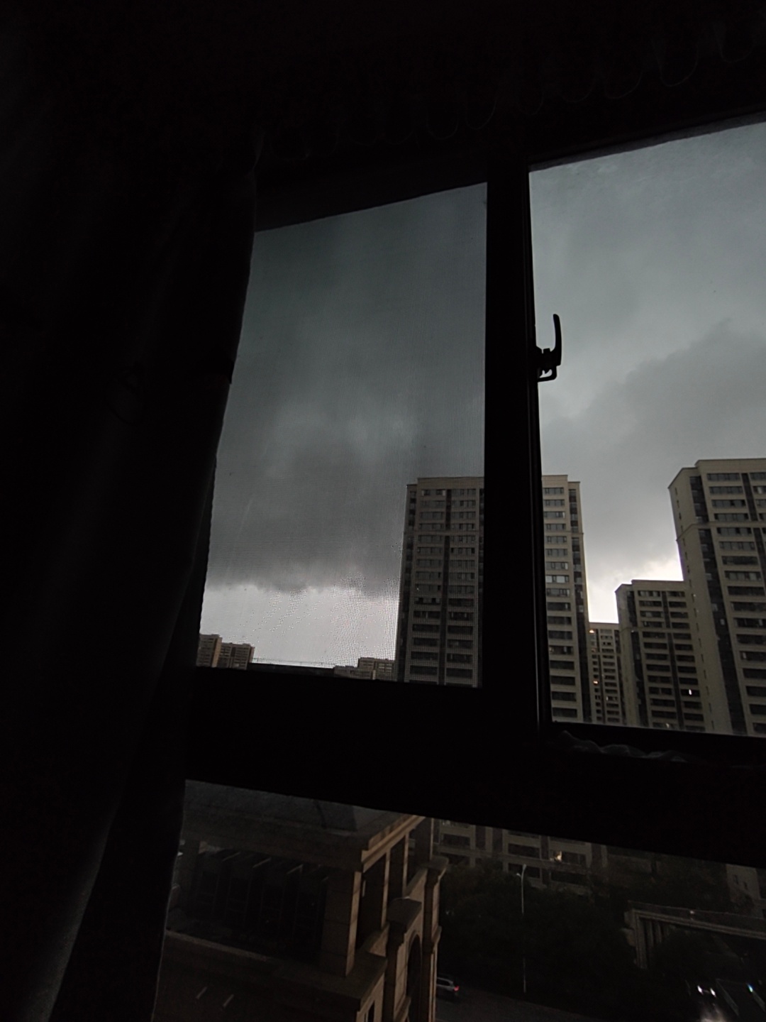 下雨打雷咯 